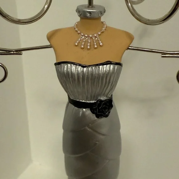 Elegant Silver and Black Jewelry Holder/Stand - Picture 7 of 8